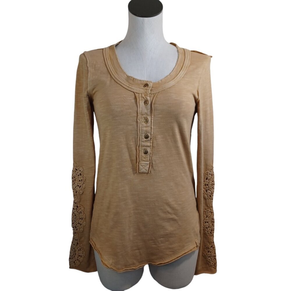 We The Free Henley Tee Shirt Long Sleeves Crochet Detail Womens Small